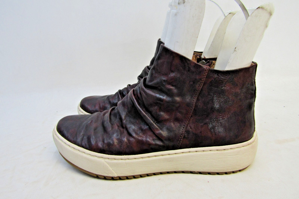 Aqua SOFFT Womens Size 7.5 M Black Red Leather Zip Ankle Fashion Boots Bootie